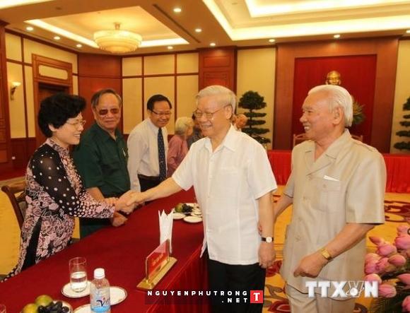 ທ່ານເລຂາທິການໃຫ່ຍ ຫງວຽນຟູຈ້ອງຢ້ຽມຢາມ ແລະເຮັດວຽກຢູ່ ແຂວງຮ່າຢາງ