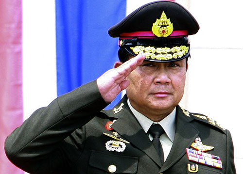 ພະບາດສົມເດັດພະເຈົ້າມະຫາຊີວິດໄທໃຫ້ສັດຕະຍາບັນບັນຊີລາຍຊື່ຄະນະລັດຖະບານຊົ່ວຄາວ