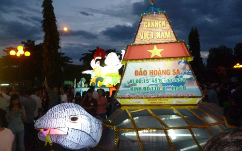 ງານບຸນໄຫວ້ພະຈັນດ້ວຍຫົວຂໍ້ “ອະນຸຊົນ ຫວຽດນາມ ມຸ່ງໄປສູ່ ບ້ານເກີດເມືອງນອນ”