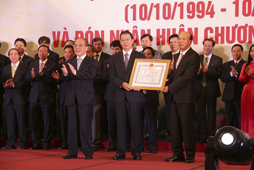 ສະເຫຼີມສະຫຼອງ 20 ປີແຫ່ງວັນສ້າງຕັ້ງກຸ່ມບໍລິສັດຖ່ານຫິນ-ແຮ່ທາດຫວຽດນາມ