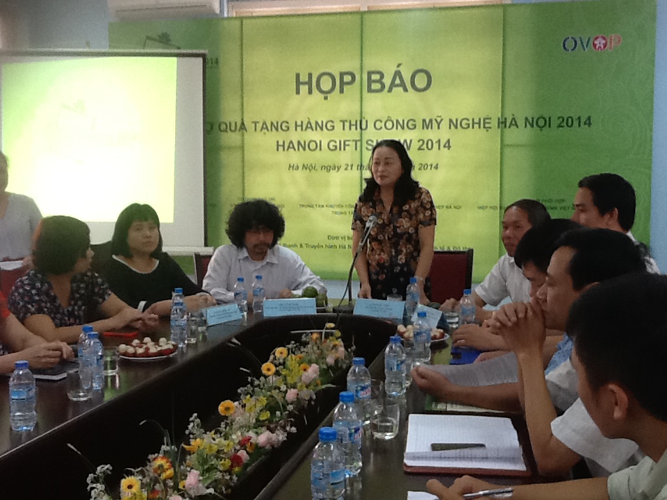 ງານຕະຫຼາດນັດHanoiGiftShow2014