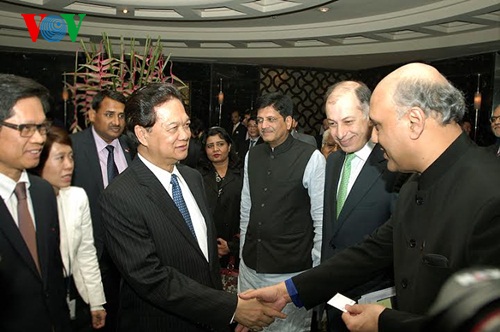 ພິທີຕ້ອນຮັບນາຍົກລັດຖະມົນຕີຫງວຽນເຕີນຢູ້ງຢ້ຽມຢາມອິນເດຍຢ່າງເປັນທາງການ