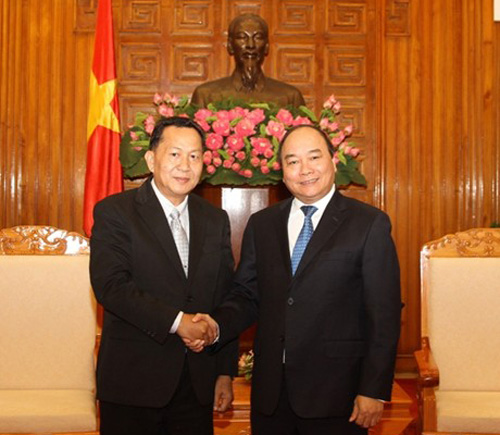 ຮອງນາຍົກລັດຖະມົນຕີຫງວຽນຊວນຟຸກຕ້ອນຮັບຄະນະຜູ້ແທນສຳນັກຂ່າວສານລາວ