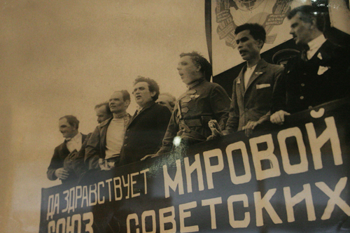 ໄຂງານວາງສະແດງ “ປະທານໂຮ່ຈິມິນກັບ ປະເທດລັດເຊຍຜ່ານ ເອກະສານສະສົມ“