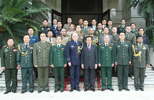 ຄະນະທູດທະຫານບັນດາປະເທດຈັດຕັ້ງພົບປະແລກປ່ຽນມິດຕະພາບ