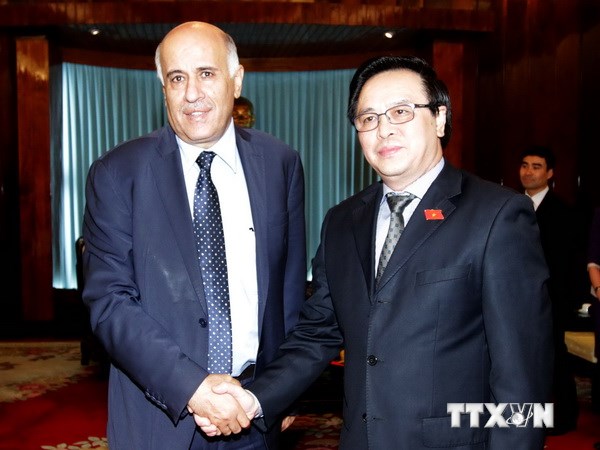 ຫົວໜ້າຄະນະພົວພັນຕ່າງປະເທດສູນກາງຮ່ວາງບິ່ງກວນຕ້ອນຮັບຄະນະຜູ້ແທນຂະບວນການFatah