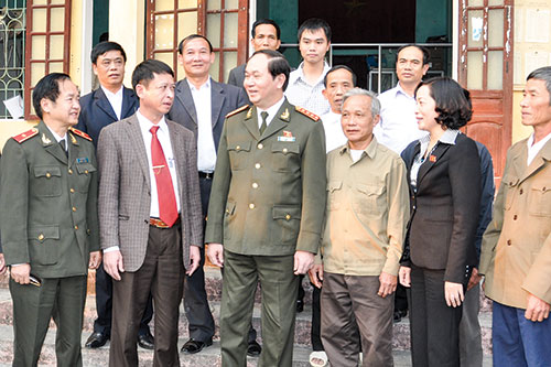 ລັດຖະມົນຕີວ່າການກະຊວງຕຳຫຼວດເຈີ່ນດ້າຍກວາງລົງພົບປະກັບຜູ້ມີສິດເລືອກຕັ້ງນິງບີ່ງ