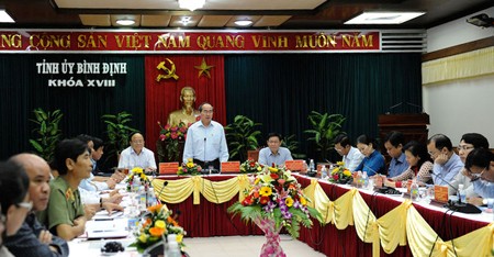 ປະທານຄະນະກຳມະການສູນກາງແນວໂຮມປະເທດຊາດຫວຽດນາມເຮັດວຽກຢູ່ແຂວງບິ່ງດິ້ງ