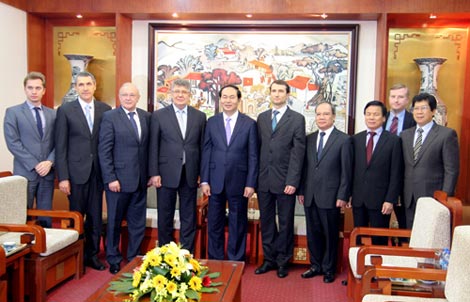 ລັດຖະມົນຕີວ່າການກະຊວງຕຳຫຼວດເຈີ່ນດ້າຍກວາງຕ້ອນຮັບເອກອັກຄະລັດຖະທູດລັດເຊຍ