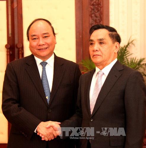 ຮອງນາຍົກລັດຖະມົນຕີຫງວຽນຊວນຟຸກຢ້ຽມຢາມແລະເຮັດວຽກຢູ່ລາວ