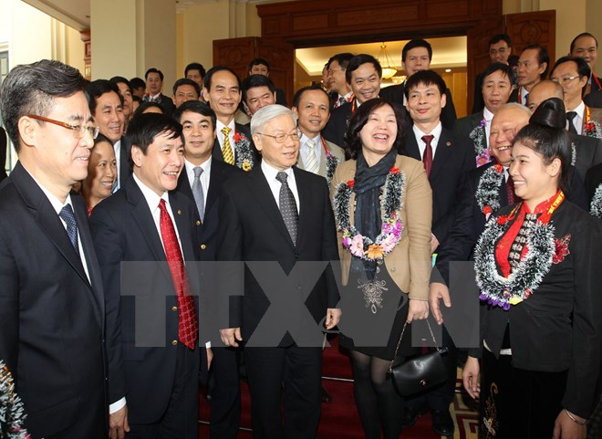 ເລຂາທິການໃຫຍ່ ຫງວຽນຟູ້ຈ້ອງ  ພົບປະກັບໜ່ວຍພັກດີເດັ່ນໃນກຸ່ມວິສາຫະກິດຂັ້ນສູນກາງ