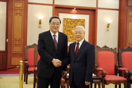 ຄະນະຜູ້ແທນພັກກອມມູນິດຈີນແລະສະພາປຶກສາການເມືອງຈີນຢ້ຽມຢາມຫວຽດນາມ