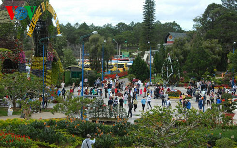 ແຂກທ່ອງທ່ຽວເພີ່ມຂຶ້ນໃນໂອກາດປີໃໝ່ສາກົນ