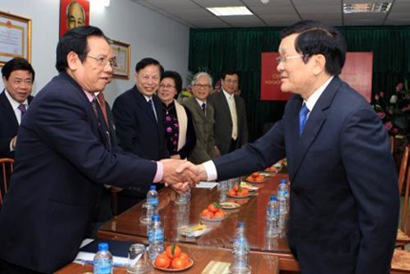 ທ່ານປະທານປະເທດເຈືອງເຕີນຊາງຢ້ຽມຢາມແລະເຮັດວຽກກັບສະມາຄົມອະດີດຊາວຫນຸ່ມຕະລຸມບອນຫວຽດນາມ