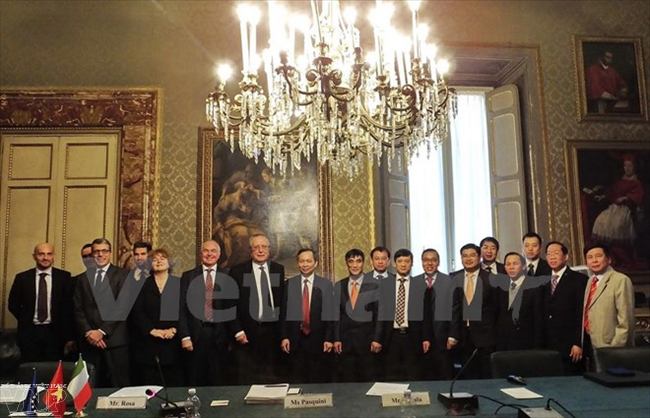 ຄະນະຜູ້ແທນທະນາຄານແຫ່ງລັດແລະກະຊວງການເງິນຫວຽດນາມຢ້ຽມຢາມແລະເຮັດວຽກຢູອີຕາລີ