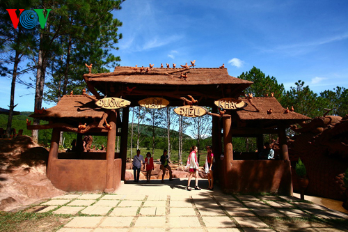 ບັນດາກິດຈະກຳປະຕິມາກຳໃຫຍ່ກວ່າໝູ່ຢູ່ຫວຽດນາມ