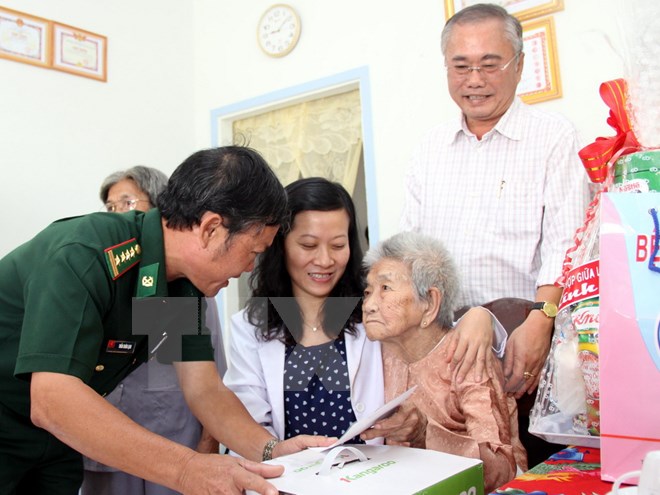 ຜັນຂະຫຍາຍການສ້າງແຜນຮ່າງລະບອບ, ນະໂຍບາຍທີ່ມີຕໍ່ຊາວຫວຽດນາມ ມີຄຸນງາມຄວາມດີຢູ່ລາວ