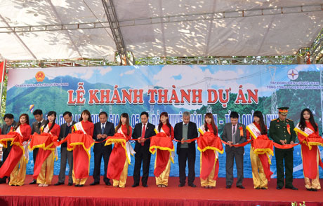 ແຂວງກວາງນີງເປີດສະຫຼອງໂຄງການນຳຕາໜ່າງໄຟຟ້າເຖິງ5ຕາແສງເມືອງເວີນດົນ