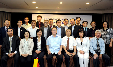 ປະທານຄະນະກຳມະການສູນກາງແນວໂຮມປະເທດຊາດຫວຽດນາມພົບປະກັບຊາວຫວຽດນາມອາໄສຢູ່ຕ່າງປະເທດ