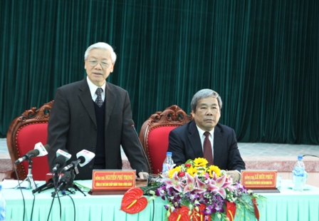 ທ່ານເລຂາທິການໃຫຍ່ຫງວຽນຟຸຈ້ອງເຮັດວຽກກັບຄະນະປະຈຳຄະນະພັກແຂວງກວາງຈີ້