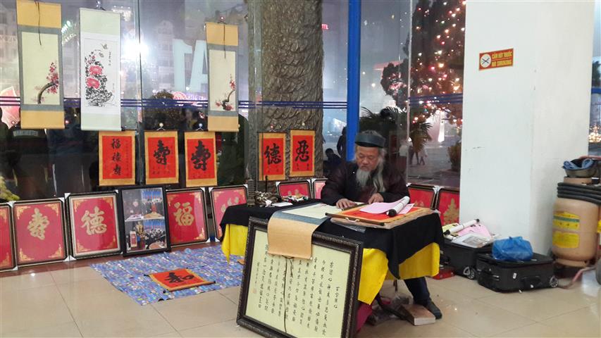 ງ​ານ​ຕະ​ຫຼາດ​ນັດ​ລະ​ດູ​ບານ​ໃໝ່​ຮ່າ​ໂນ້ຍ 2015