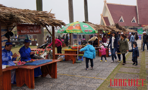 ວັນບຸນສີສັນລະດູບານໃຫມ່ຢູ່ທຸກແຖບຖິ່ນຂອງປະເທດຊາດ