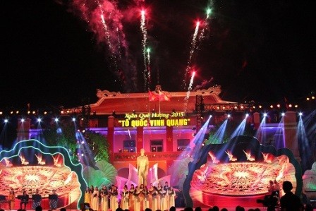 ທ່ານປະທານປະເທດເຈືອງເຕີນຊາງເຂົ້າຮ່ວມລາຍການ“ລະດູບານໃຫມ່ຢູ່ບ້ານເກີດເມືອງນອນປີ2015”