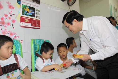 ທ່ານປະທານປະເທດເຈືອງເຕີນຊາງຢ້ຽມຢາມ,ອວຍພອນບຸນເຕັດຢູ່ເມືອງກູຈີ