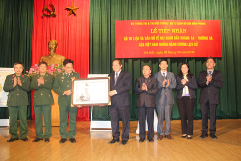 ກອງບັນຊາການທະຫານປ້ອງກັນຊາຍແດນຮັບ ຊຸດເອກະສານແຜນທີ່ : ຮ່ວາງຊາ ແລະ ເຈືອງຊາ