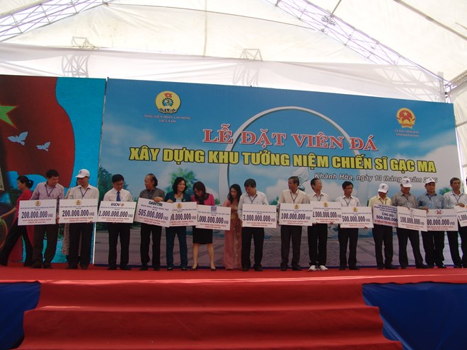 ພິທີຕັ້ງແຜ່ນສີລາກໍ່ສ້າງເຂດອາໄລຫານັກຮົບກາກມາ