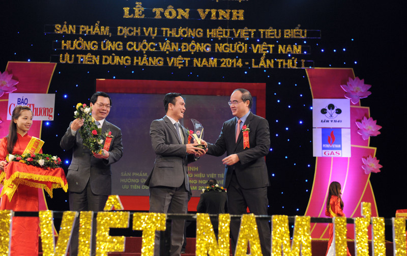 ສືບຕໍ່ຜັນຂະຫຍາຍບັ້ນຂົນຂວາຍ“ຊາວຫວຽດນາມບຸລິມະສິດນຳໃຊ້ສິນຄ້າຫວຽດນາມ”ຢ່າງແຮງ