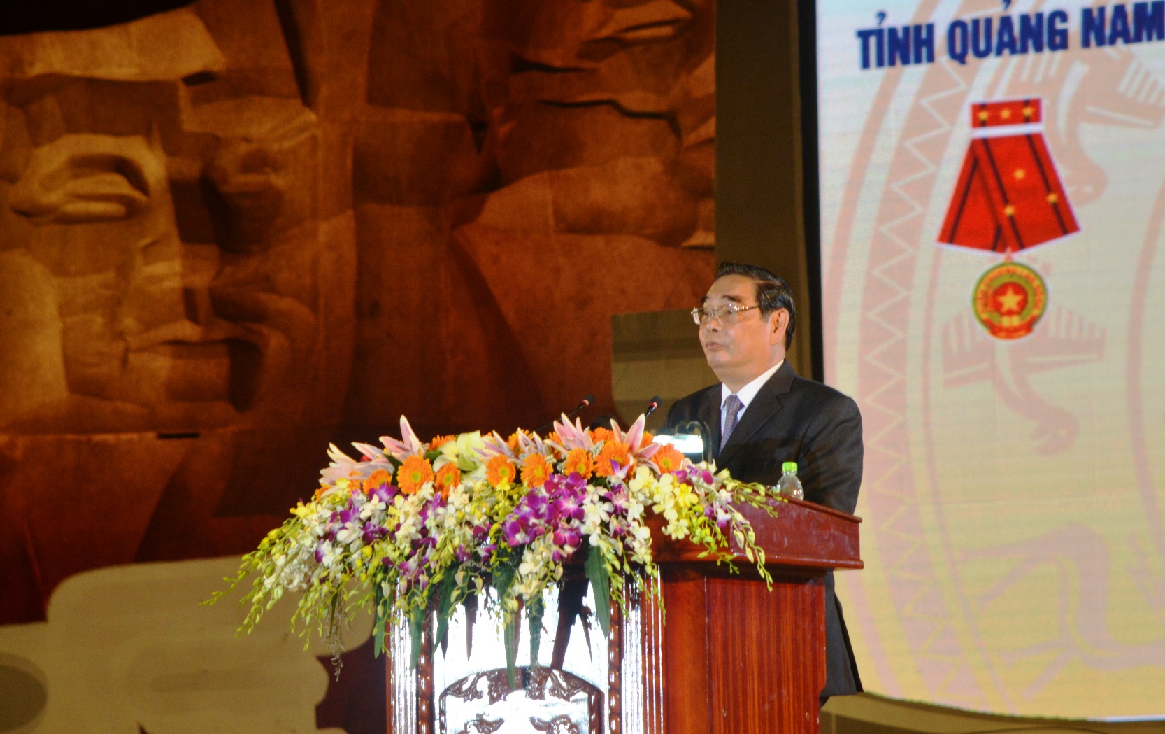 ສະເຫຼີມສະຫຼອງ85ປີແຫ່ງວັນສ້າງຕັ້ງອົງຄະນະພັກແຂວງແລະ40ປີແຫ່ງວັນປົດປ່ອຍແຂວງກວາງນາມ