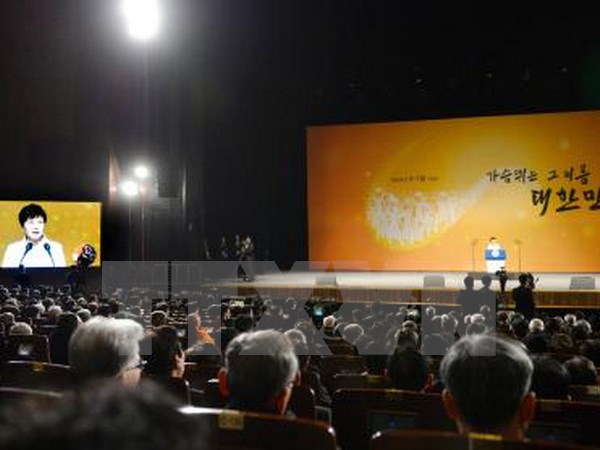 ການນຳສ.ເກົາຫຼີແລະຍີ່ປຸ່ນພົບປະຢູ່ສິງກາໂປ