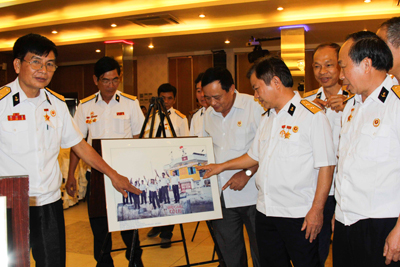 ພົບປະສັງສັນນັກຮົບເກົ່າປົດປ່ອຍເມືອງເກາະເຈື່ອງຊາໂດຍກົງ