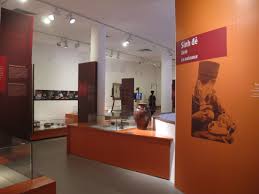 ວາງສະແດງແລະແນະນຳບັນດາຫົວເລື່ອງກ່ຽວກັບແມ່ຍິງຫວຽດນາມ