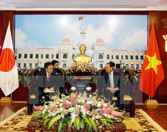 ຮອງຫົວໜ້າຫ້ອງວ່າການລັດຖະບານຍີ່ປຸ່ນ ຢ້ຽມຢາມນະຄອນໂຮ່ຈິມິນ