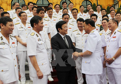 ປະທານປະເທດພົບປະກັບບັນດາບຸກຄົນ,ຜູ້ຕາງໜ້າໝູ່ຄະນະດີເດັ່ນຂອງເຫຼົ່າທັບເຮືອ