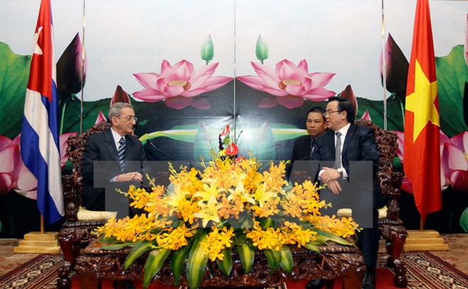 ຫົວໜ້າຄະນະພົວພັນຕ່າງປະເທດສູນກາງຮ່ວາງບີ່ງກວນຕ້ອນຮັບຄະນະຜູ້ແທນພັກ,ລັດກູບາ