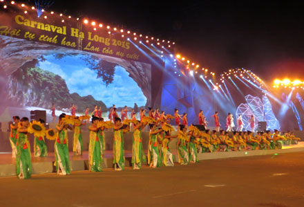 ໄຂCarnavalຮ້າລອງ 2015ດ້ວຍຫົວຂໍ້ວ່າ“ເຕົ້າໂຮມຈຸດຍອດຍິ່ງ-ແຜ່ຂະຫຍາຍຮອຍຍິ້ມ”