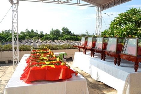 ພິທີໄວ້ອາໄລແລະປົງອັດຖິທະຫານອາສາສະໝັກ,ນັກຊ່ຽວຊານຫວຽດນາມເສຍສະຫຼະຊີວິດຢູ່ລາວ26ຊຸດ