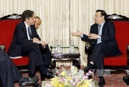 ຫົວຫນ້າຄະນະພົວພັນຕ່າງປະເທດຫວຽດນາມຕ້ອນຮັບລັດຖະມົນຕີຊ່ວຍວ່າການກະຊວງການຕ່າງປະເທດອາເມລິກາ