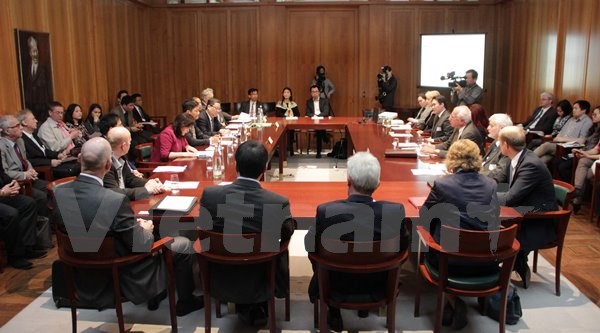 ການໂອ້ລົມສົນທະນາໂຄສະນາເຜີຍແຜ່ສະພາບແວດລ້ອມແຫ່ງການລົງທຶນຫວຽດນາມຢູ່ເຢຍລະມັນ