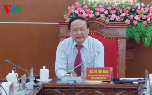 ຫົວຫນ້າຄະນະຈັດຕັ້ງສູນກາງເຮັດວຽກກັບການນຳແຂວງ ກວ໋າງນາມ