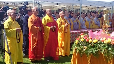 ປະທານຄະນະກຳມະການສູນກາງແນວໂຮມປະເທດຊາດສົ່ງຈົດໝາຍອວຍພອນເນື່ອງໃນໂອກາດວັນບຸນວິສາຂະບູຊາປີ201 ພສ