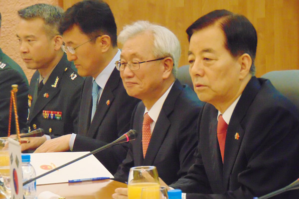 ປະທານປະເທດເຈືອງເຕີນຊາງຕ້ອນຮັບລັດຖະມົນຕີວ່າການກະຊວງປ້ອງກັນປະເທດສ.ເກົາຫຼີ