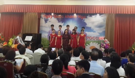 ສະເຫຼີມສະຫຼອງ25ປີແຫ່ງວັນຊາດສະຫະພັນລັດເຊຍ