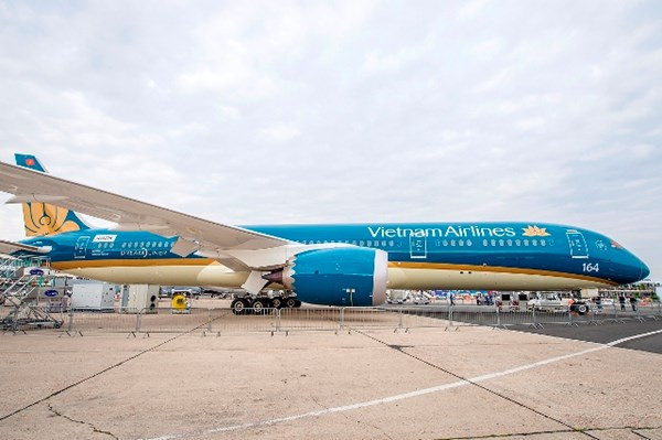 Boeing787-9Dreamliner ຂອງVietnam Airlines ສ້າງຄວາມປະທັບໃຈຢ່າງແຮງຢູ່ງານວາງສະແດງການບິນປາຣີ 2015