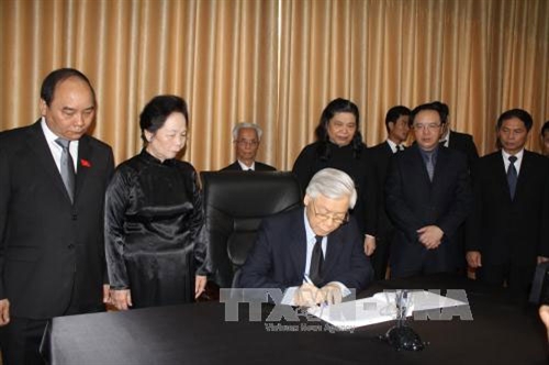 ທ່ານເລຂາທິການໃຫຍ່ຫງວຽນຟູ໋ຈ້ອງໄປໄວ້ອາໄລປະທານພັກປະຊາຊົນກຳປູເຈຍເຈຍຊິມ