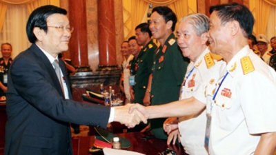 ປະທານປະເທດເຈືອງເຕີນຊາງຕ້ອນຮັບຄະນະຜູ້ແທນອະດີດນັກຮົບກອງພົນ324