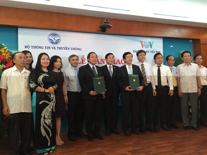 ມອບສົ່ງໂທລະພາບດີຈີຕອນ(VTC)ໃຫ້ວິທະຍຸກະຈາຍສຽງຫວຽດນາມ(VOV)ຢ່າງເປັນທາງການ